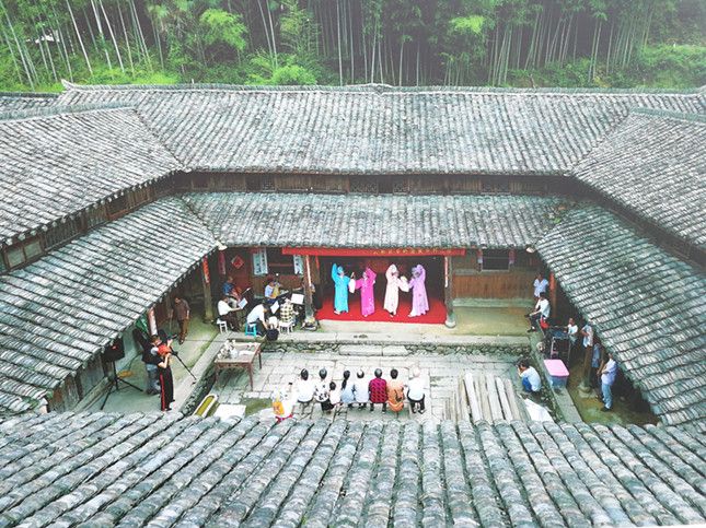 90年代的动作影片 每一秒都计算着信息量和节奏海报