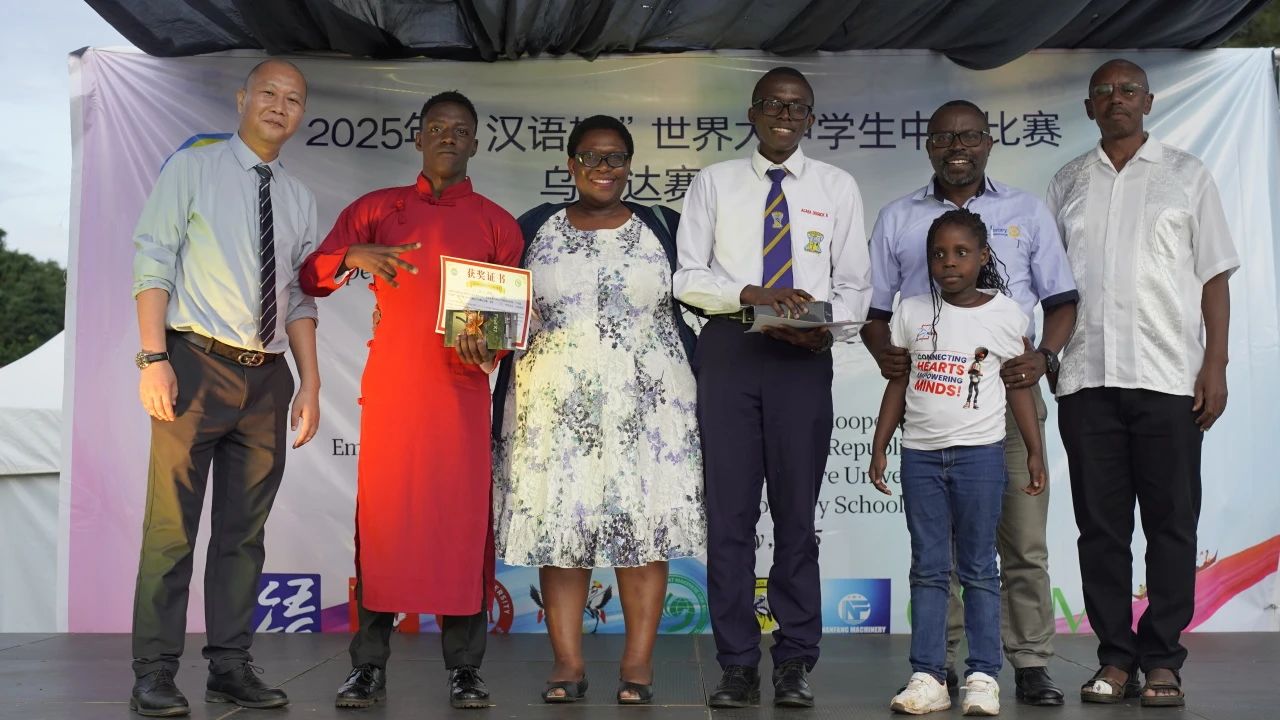 现实视频 充满无关紧要的现实视频杂音海报