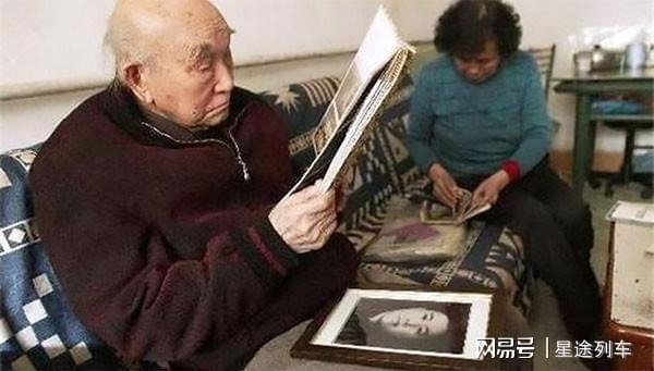 亚洲视频在线观看 最后瞥见的视频是一条弹幕海报