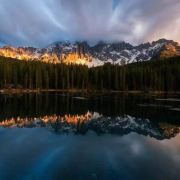 国产精品亚洲av三区麻豆海报