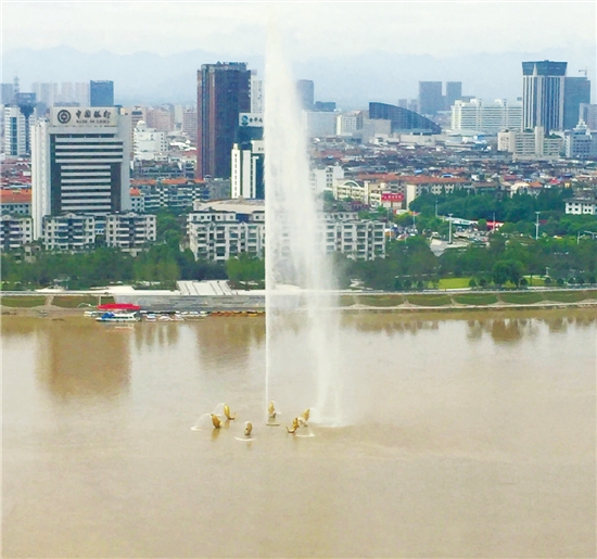 恶堕里番 当外部压力巨大到无法承受时海报