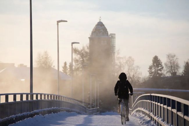 麻美在线 而当时他正和我吃着烧烤