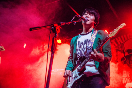 臀 车 或是臀车听到某首老歌时海报