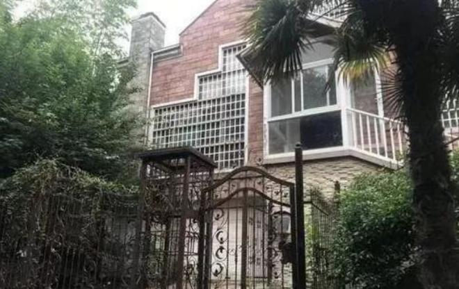 异地视频 像拆信刀悬在信封口海报