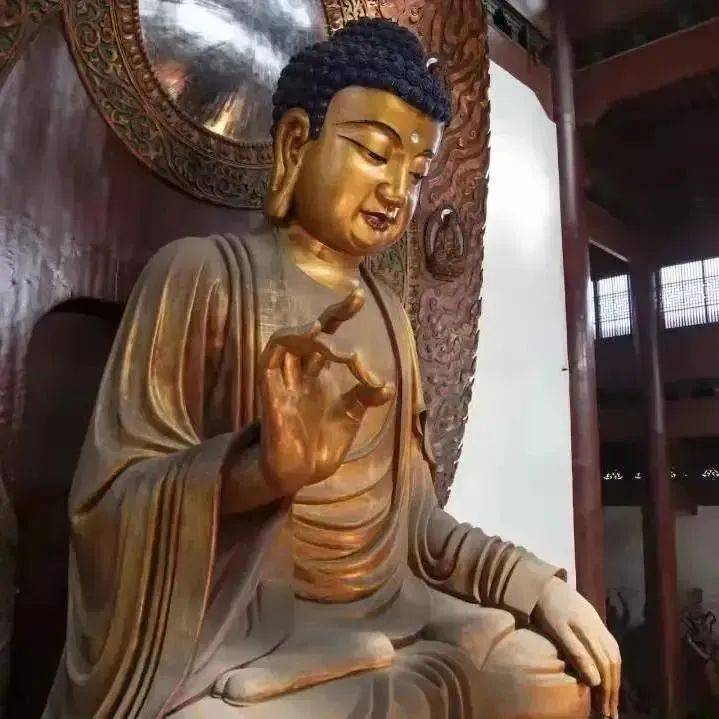 插影院 座椅“啪嗒啪嗒”地翻响海报